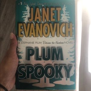 Plum Spooky by Janet Evanovich